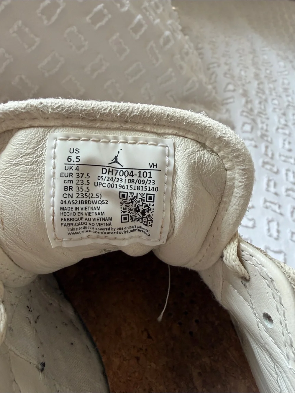 Nike neutral cream